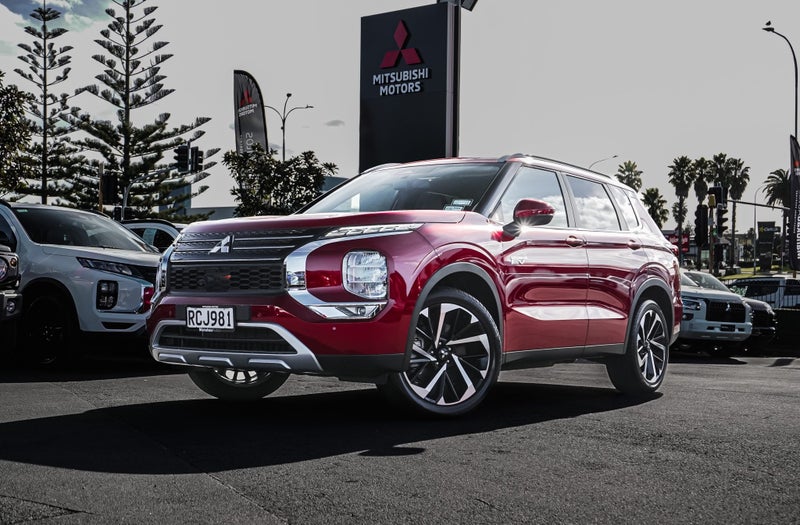 2025 Mitsubishi Outlander XLS 4WD PHEV