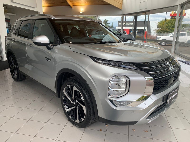 2025 Mitsubishi Outlander XLS PHEV/4WD/AT