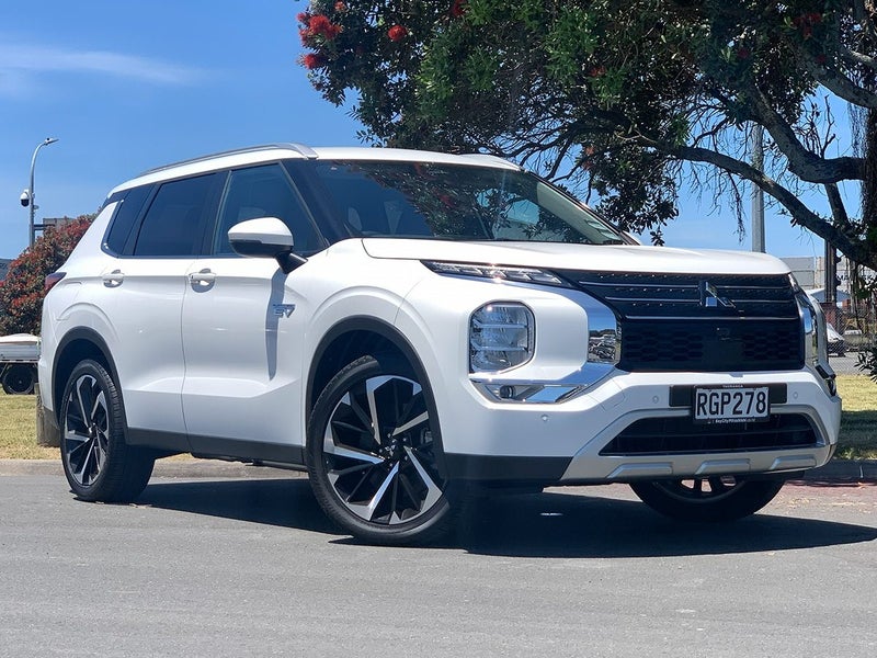 2025 Mitsubishi Outlander XLS PHEV Hybrid 4WD 7...