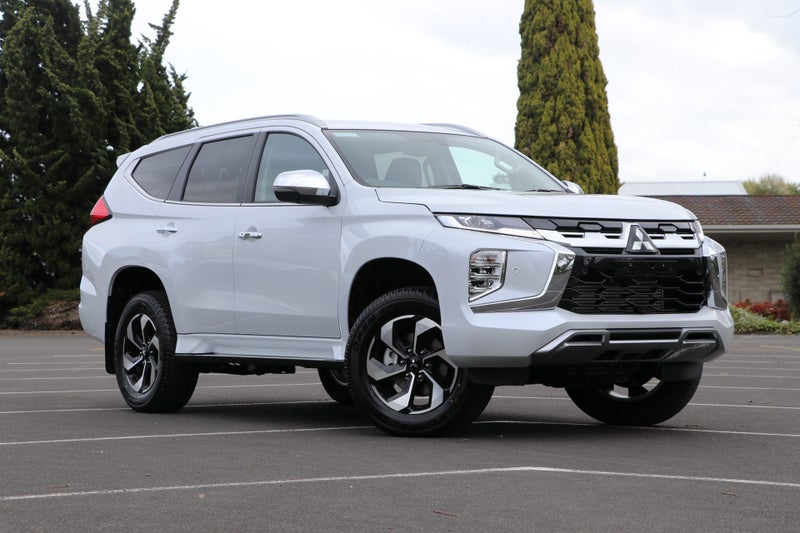 2025 Mitsubishi Pajero Sport VRX 4WD