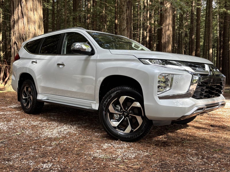 2025 Mitsubishi Pajero Sport VRX 4WD