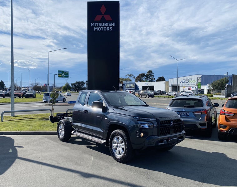 2025 Mitsubishi Triton CC CH 2.4D GLX 4WD 6AT