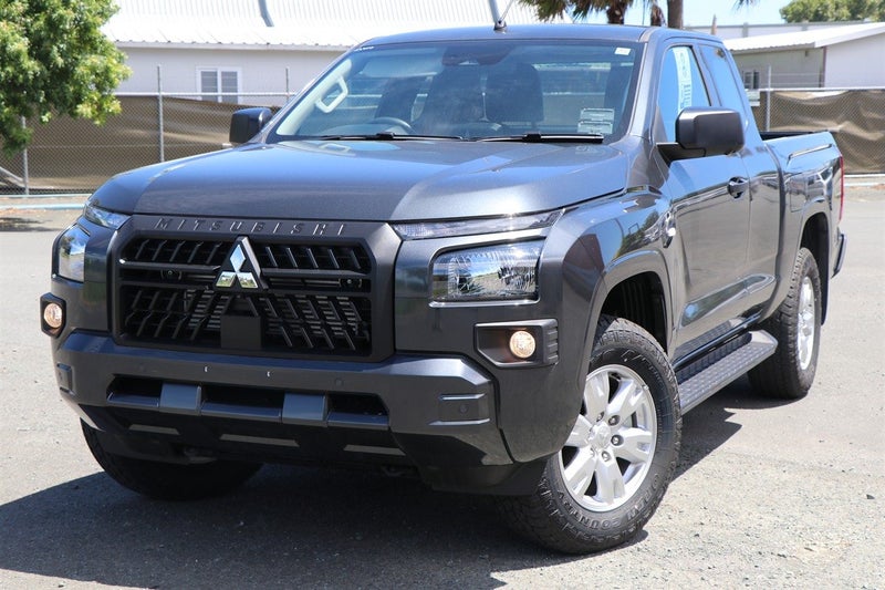 2025 Mitsubishi Triton CC GLX 4WD 6AT 2.4DT