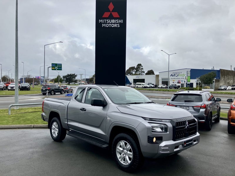 2025 Mitsubishi Triton CC WS 2.4D GLX 4WD 6AT