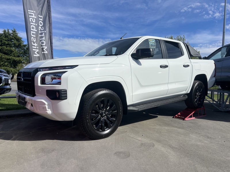 2025 Mitsubishi Triton DC WS 2.4D GLXS 4WD 6AT