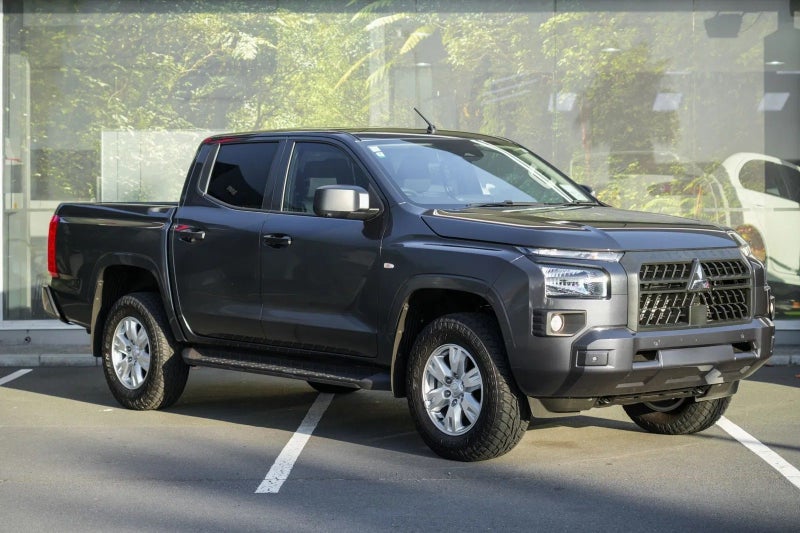 2025 Mitsubishi Triton GLX 4x4