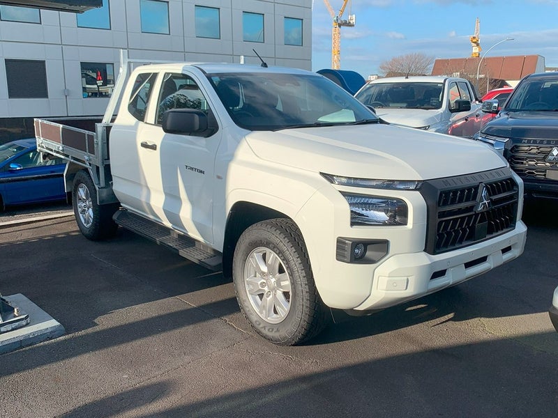 2025 Mitsubishi Triton GLX Club Cab 4WD 2.4L Bi...
