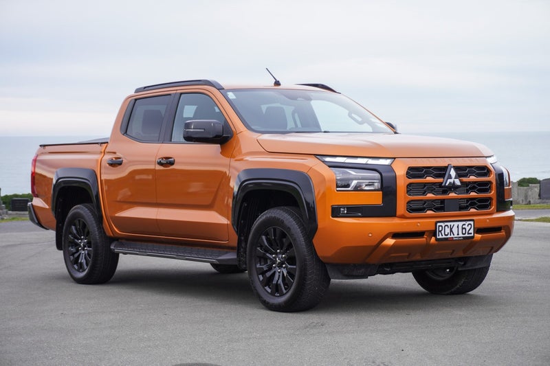 2025 Mitsubishi Triton VRX 4x4 auto