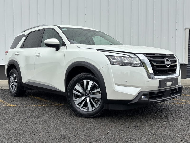2025 Nissan Pathfinder TI V6 8 Seats 4WD