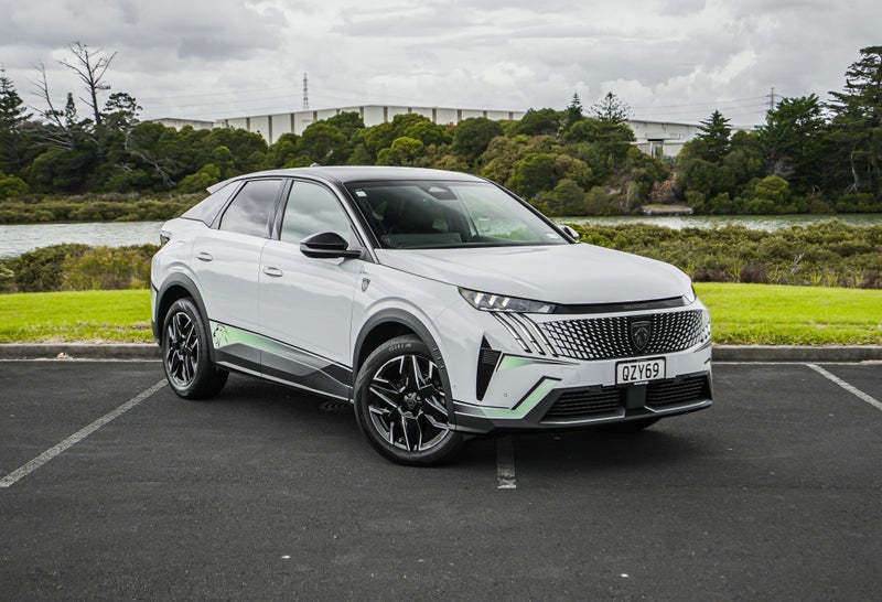 2025 Peugeot 3008 GT PREMIUM 1.2Pmht/6At