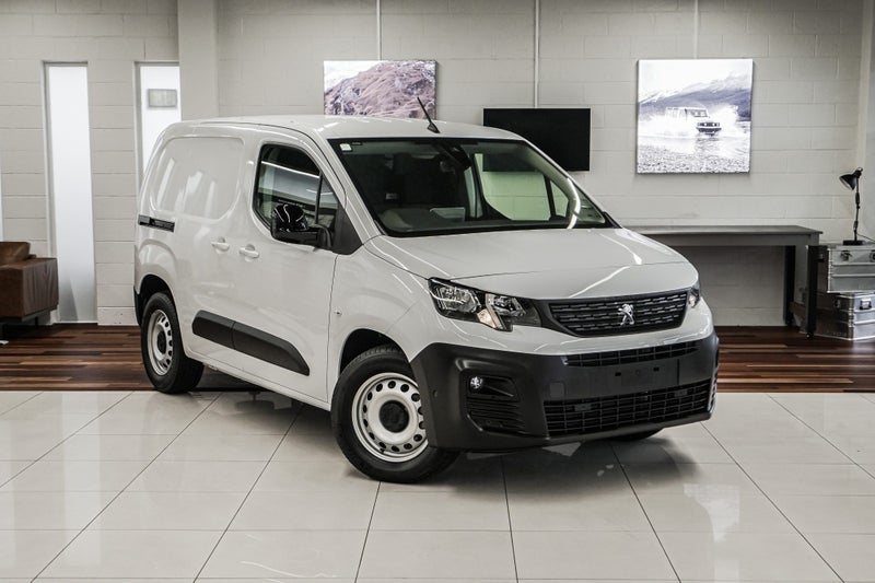 2025 Peugeot Partner SWB Electric 50KWH BRAND N...