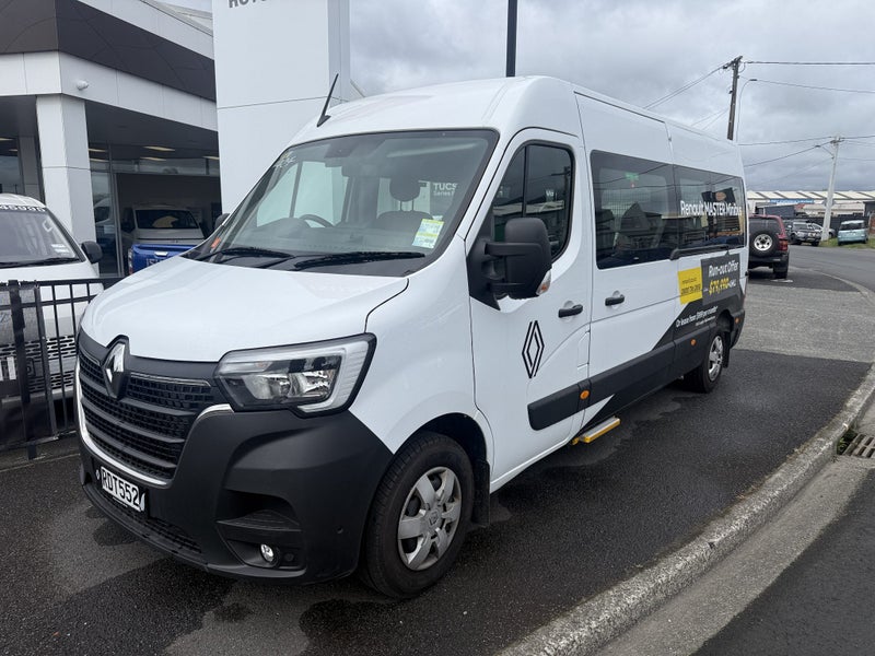 2025 Renault Master Minibus