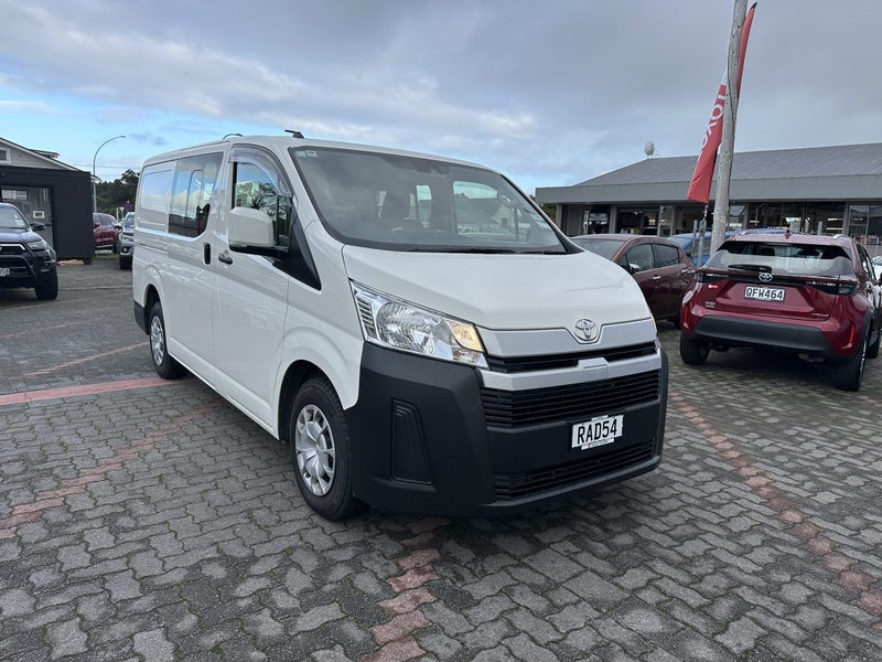 2025 Toyota Hiace Zr Hvn 2.8Dt/6At -