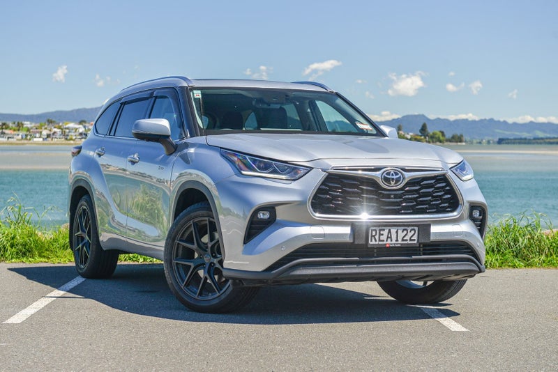 2025 Toyota Highlander Limited ZR with Towbar,...