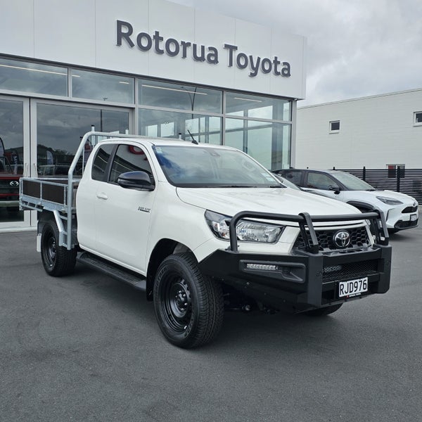 2025 Toyota Hilux Extra Cab 4WD Flatdeck