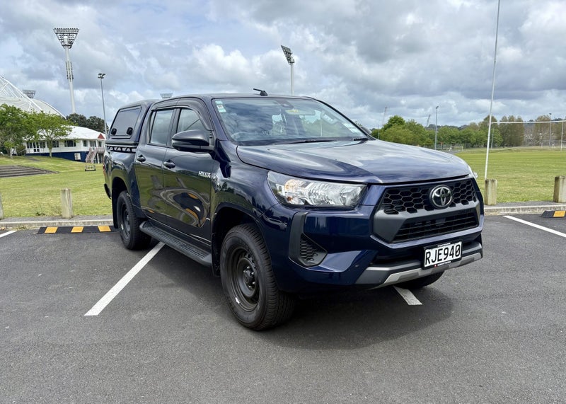 2025 Toyota Hilux SR 2.8DT 6AT 2WD DCW/4D/5S