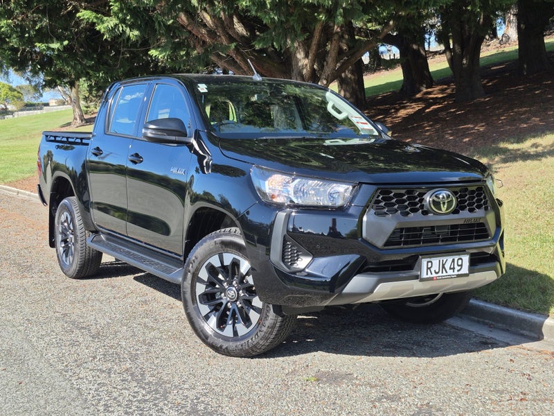 2025 Toyota Hilux SR 2.8DT 6AT 2WD DCW/4D/5S