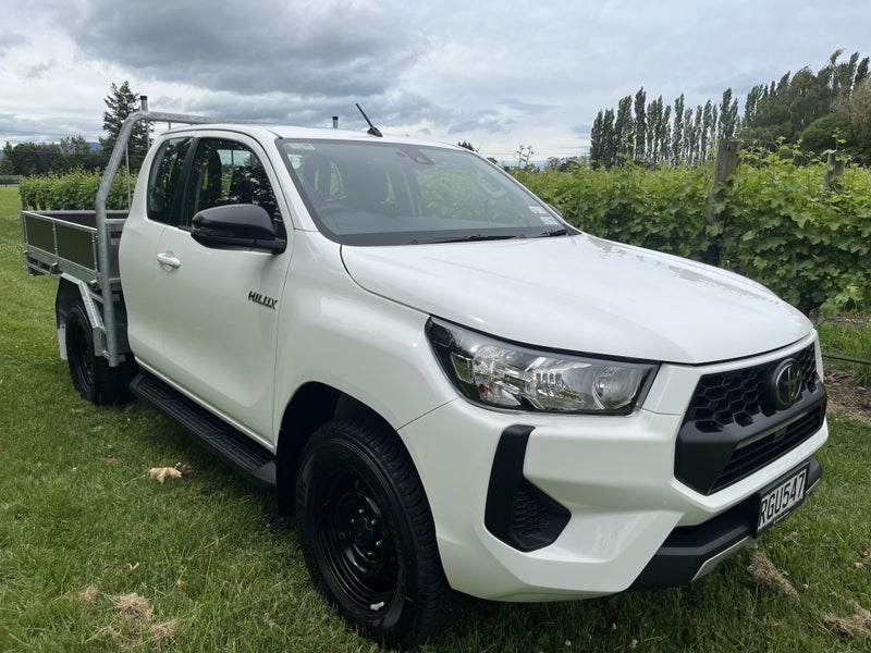 2025 Toyota Hilux SR 2.8DT 6AT 4WD Extra Cab fl...