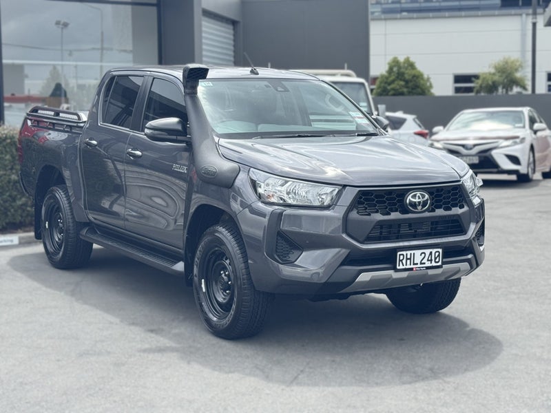 2025 Toyota Hilux SR 2.8L Turbo Diesel Hybrid 4...
