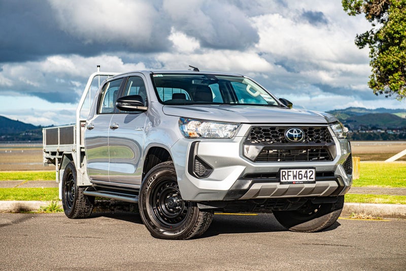 2025 Toyota Hilux SR 2WD Flat Deck