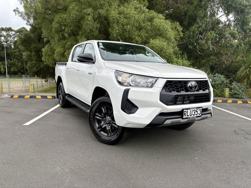 2025 Toyota Hilux SR 4x2 2.8DT 6AT 2WD DCW/4D/5S