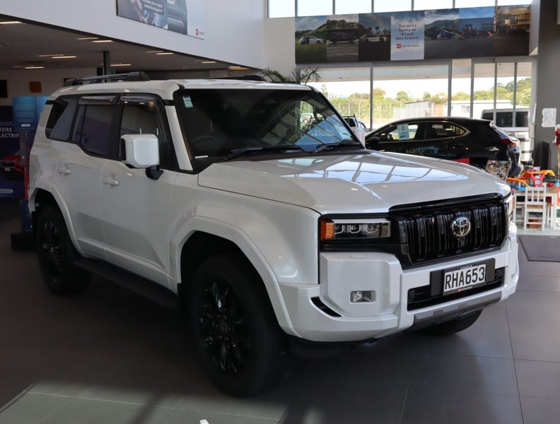2025 Toyota Land Cruiser Prado VX 2.8D Hybrid 8...
