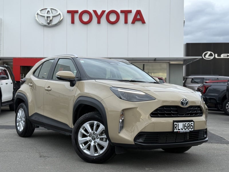 2025 Toyota Yaris Cross GX 1.5P Hybrid Certified!