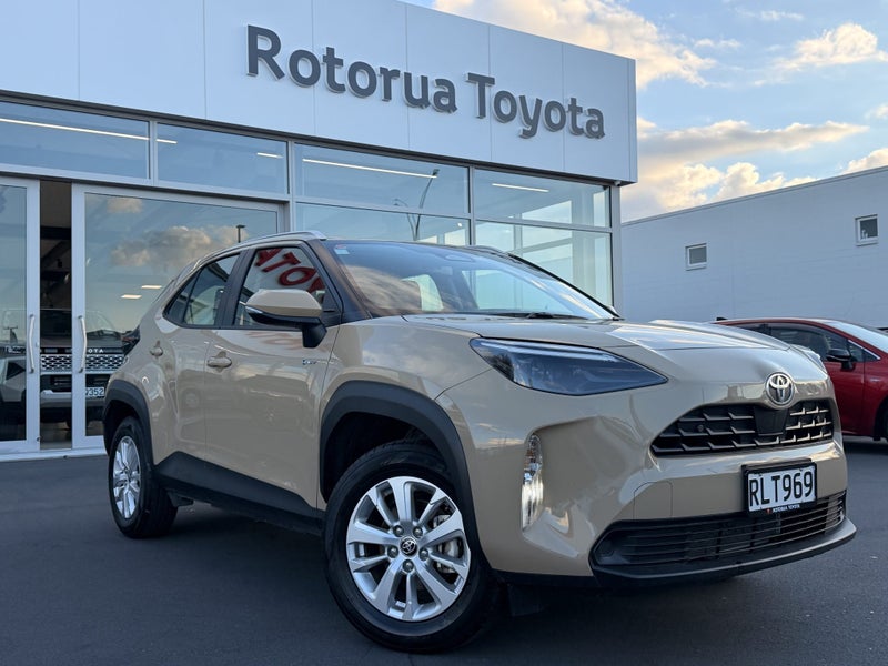 2025 Toyota Yaris Cross GX Hybrid HEV Great kms...