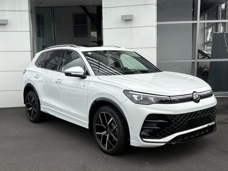 2025 Volkswagen Tiguan R-Line 4WD 2.0T Touring...