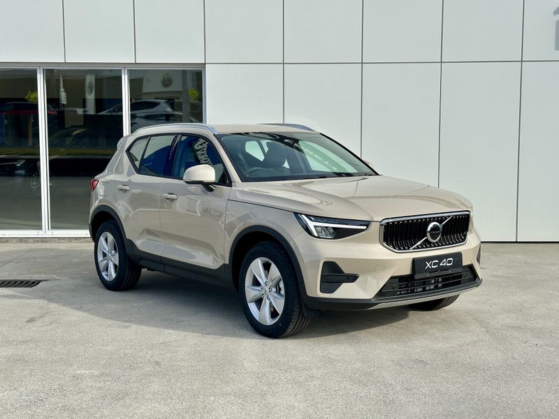 2025 Volvo XC40 B4 FWD PLUS
