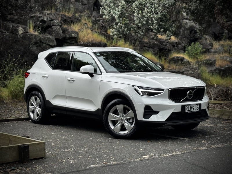 2025 Volvo XC40 B4 FWD Plus