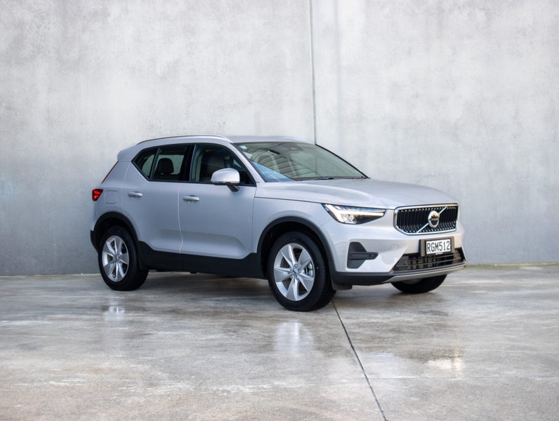 2025 Volvo XC40 B4 FWD PLUS