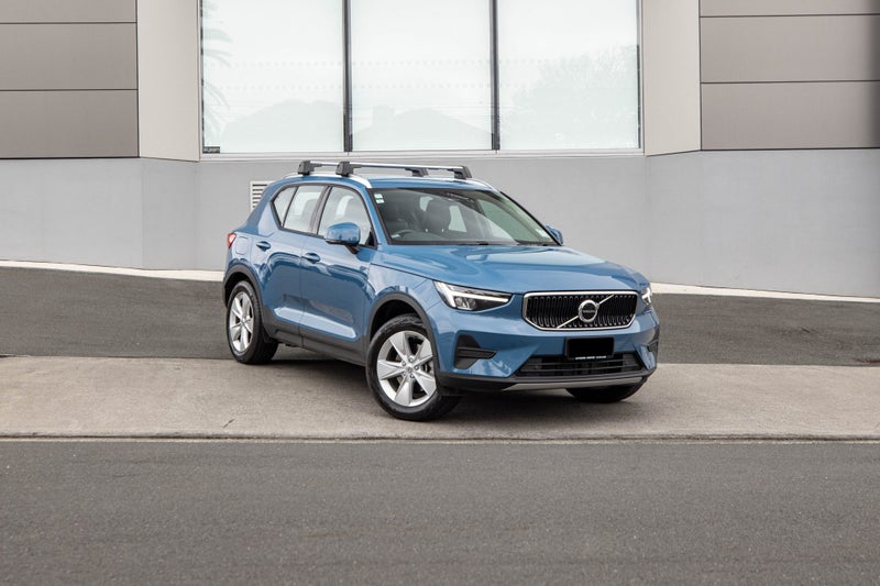 2025 Volvo XC40 B4 FWD Plus