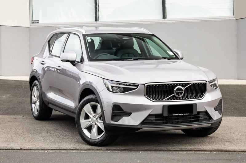 2025 Volvo XC40 B4 FWD Plus