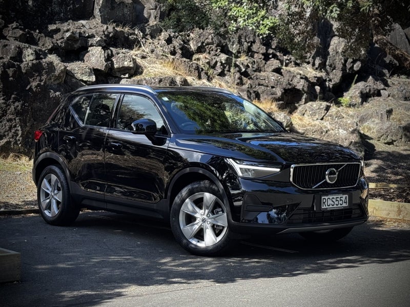 2025 Volvo XC40 B4 FWD Plus