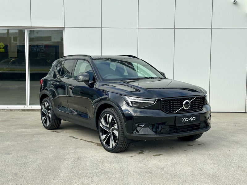 2025 Volvo XC40 B4 FWD ULTRA DARK