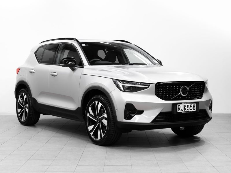 2025 Volvo XC40 B4 Ultra Dark 2.0P