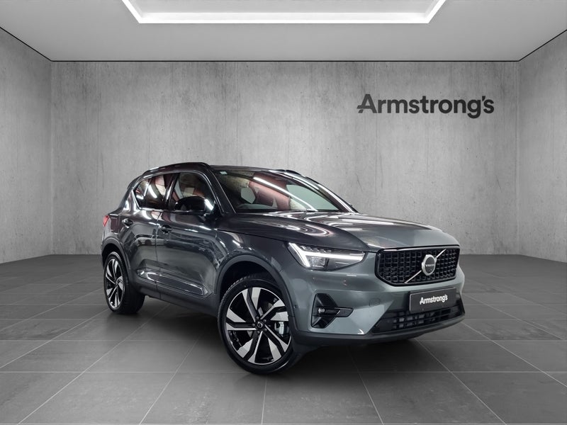 2025 Volvo XC40 B5 Ultra Dark AWD