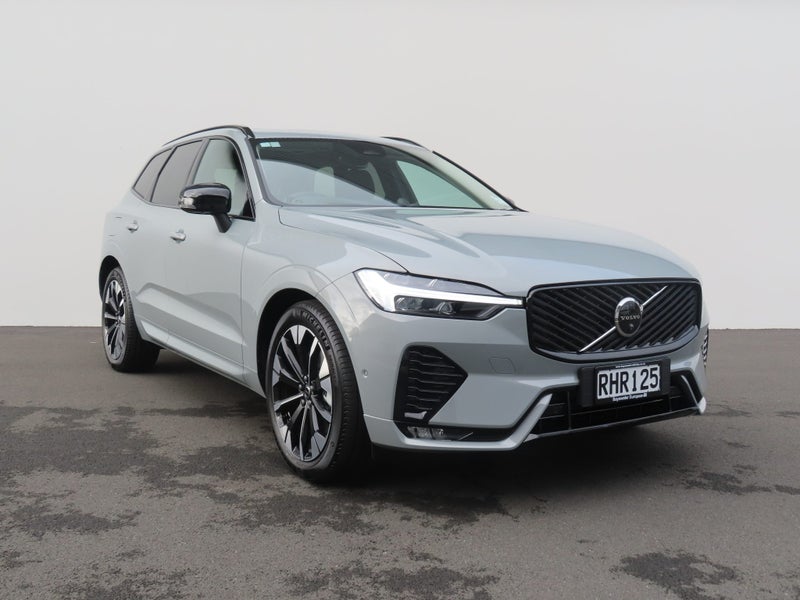 2025 Volvo XC60 B5 AWD Ultra Dark