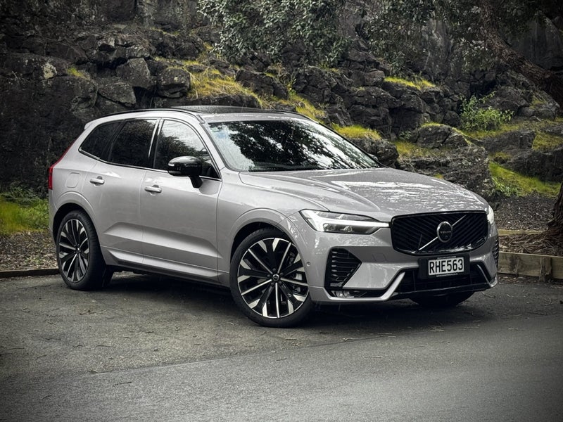 2025 Volvo XC60 B5 AWD Ultra Dark