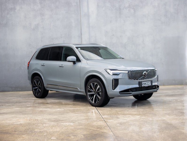 2025 Volvo XC90 B5 AWD PLUS