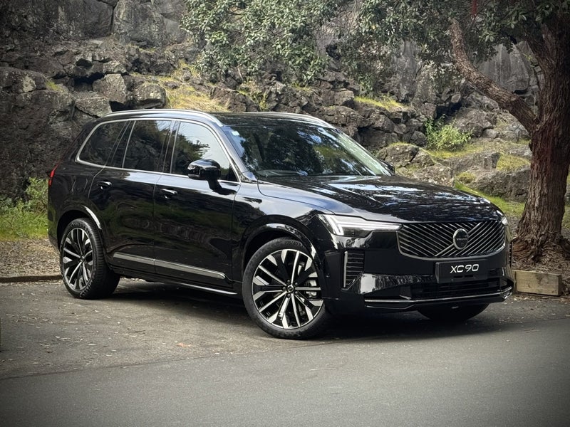 2025 Volvo XC90 B5 AWD Ultra Bright