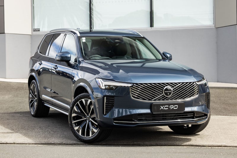 2025 Volvo XC90 B5 AWD Ultra Bright