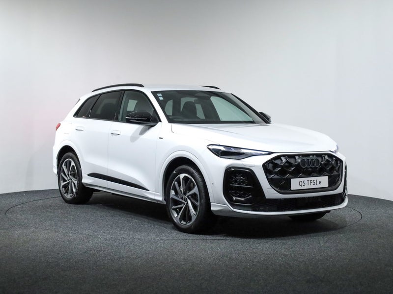 2026 Audi Q5 S-line e-hybrid 220kW quattro