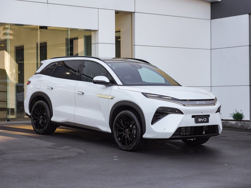 2026 BYD Sealion 8 DM-I Dynamic FWD