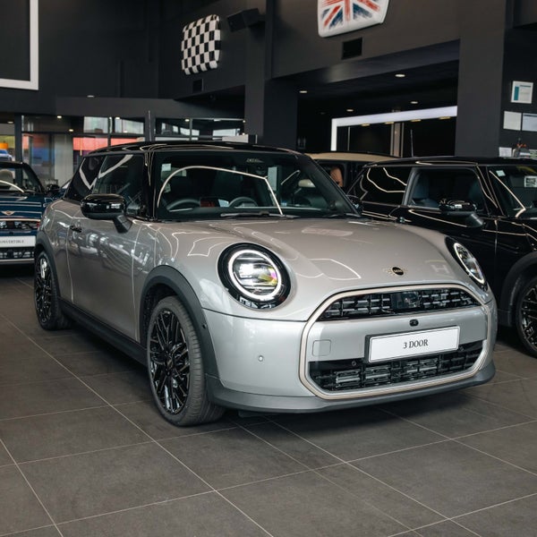 2026 MINI Cooper 3 Door Hatch Favoured