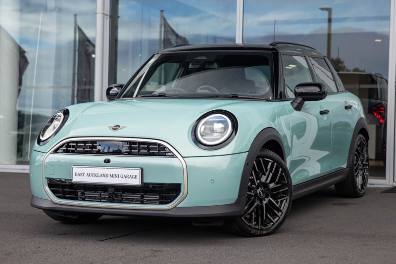 2026 MINI Cooper C 5-Door Favoured