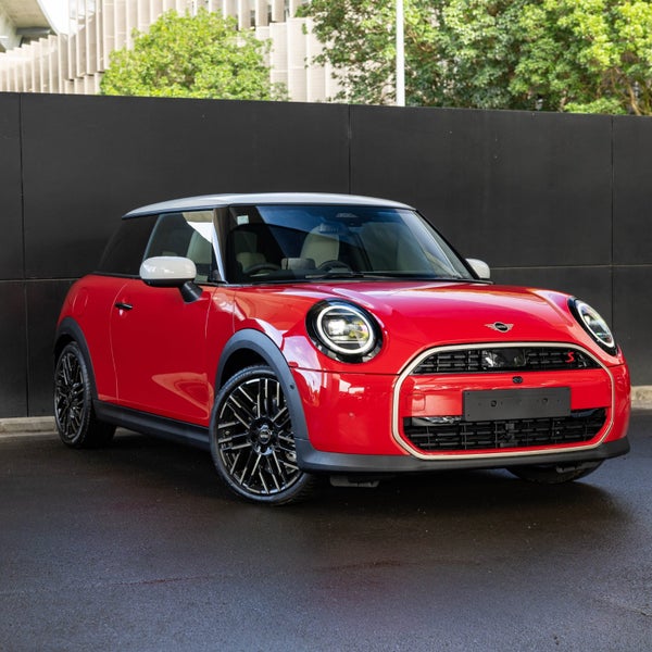 2026 MINI Cooper S 3 Door Hatch Favoured