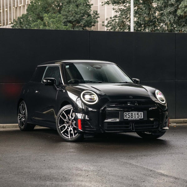 2026 MINI Electric Hatch SE JCW E Favoured