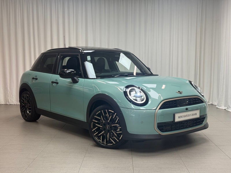 2026 MINI Hatch Cooper C 5Door Favoured